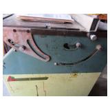 Paramount Woodworker , works and comes with original paperwork and all extra amenities