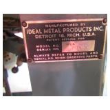 Paramount Woodworker , works and comes with original paperwork and all extra amenities