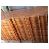 DRESSER  9 drawer heavy duty full size dresser very nice condition, No name or brand 