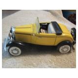 1932 Ford Cabriolet model car