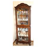 Jasper Cabinet Co Model 533-2, Olde FRTWD/Gold Curio Cabinet, Lighted, Glass Shelves, 2 Door With Ke