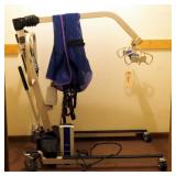 Invacare Manual/Electric Portable Patient Lift, Model# GRPL450-1, 600 LB Capacity, Includes Patient 