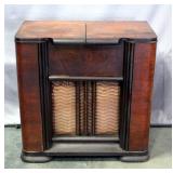 Bendix Radio Model 847B Serial #17802 And Turntable In Antique Wood Cabinet, 33.5"W x 32.5"H x 18"D