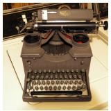 Antique Royal Manual Type Writer