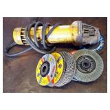Dewalt 4.5" Angle Grinder With Grinding Disks
