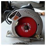 Electric 7.25" Skilsaw With Additional Blades