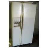 Kenmore Side-By-Side Refrigerator/ Freezer, Model # 59287990, Powers On, 67" X 32.5" X 30"