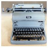Vintage Royal Typewriter Co. Manual Typewriter, Has Ribbon
