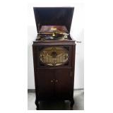 Brunswick Model 117 Phonograph Player, With Lower Record Storage And Needles