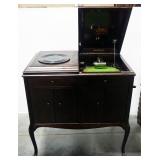 Victor Talking Machine Company Victrola Model VV-215 Phonograph Player, With Extra Needles, Cleaning