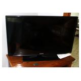 Samsung 32" Flat Screen TV Model UN32EH5000F, With Remote, Powers On