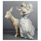 Lladro "Little Couple Kissing" Porcelain Figurine No. 1188, Sculptor Juan Huerta, 8.75" High