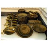Metlox Poppytrail La Mancha Green Dinnerware, 8 Place Setting Including Plates, Bowls, Cups, Saucers
