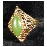 10k Gold Nephrite Jade Filagree Ring With Scroll Design, Size 7-3/4, 5.2 g Total Weight
