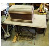 Antique New Royal Treadle Sewing Machine From Illinois Sewing Machine Company With Wood Box Cover An