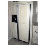 Jenn-Air Side By Side Fridge / Freezer, Ice In Door, Model JRSDE4, 68