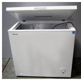 Hisense 7.0 Cu Ft Chest Freezer Model FE703, Powers On