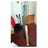 Vintage Radiant Deluxe Media II Collapsible Roll Up Projector Screen And O