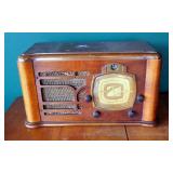 Truetone Radio Network, Model D-724 11.5" x 19.5" x 9"