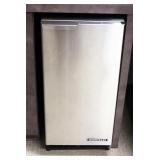 Hoshizaki Automatic Ice Maker, Model #AM-50BAE-AD, 32" x 15" x 21"