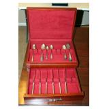 W M Rogers And Oneida Silver Plate Flatware In Felt Lined Storage Box 36 Pieces Total