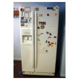 Whirlpool Side By Side Refrigerator With Water And Ice In Door, Model# ED2NHGXTQ00, 67" x 33" x 33"
