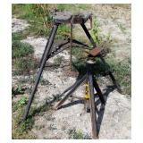 Ridgid Chain Pipe Vice Tristand, 1/8" - 5", And Jack Adjustable Pipe Stand, 2000lb Capacity