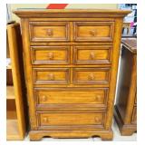 American Woodcrafters Chest Of Drawers With 5 Drawers, Dovetail Construction, Top Drawer Is Felt Lin