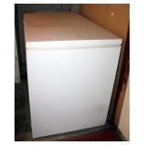 General Electric Chest Deep Freezer, Model FCM15DPFWH, 35in x 48in x 27.5in, Powers On