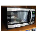 Black And Decker 900W Microwave Oven, Model EM925AZE-P