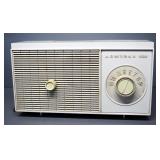 Admiral Radio Model Y3710, Powers On