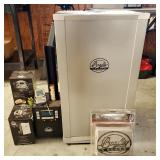 Bradley Electric Smoker, Model BTDS76P, Includes Digital Pellet Box, Cover, Pellets And More