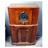 Zenith Long Distance Radio Model R242510, With Acoustic Adapter, Powers On 43" x 28" x 15"