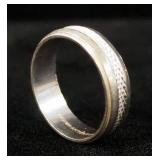 14K White Gold Ring With Criss-Cross Design, Size 7, Approx 4.29 g Total Weight