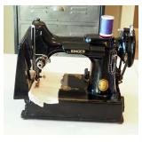 Singer Featherweight 221 Portable Sewing Machine With Foot Pedal, Bobbin & Case