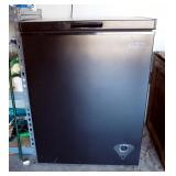 Arctic King Chest Freezer, Model ARC050S0ARWW-ARC050S0ARBB, 33.5" x 25" x 21", Powers On