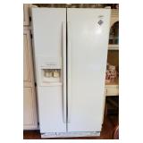 Whirlpool French Door Refrigerator/Freezer With Water And Ice In The Door, 76" x 36" x 32"