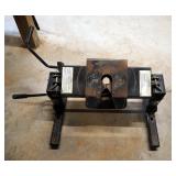 Reese Kwik Slide 5th Wheel Mount, Frame 32" Wide