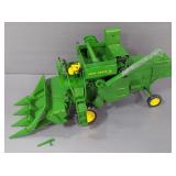 ERTL John Deere 1/16 Scale Prestige Collection 55 Combine