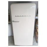 Vintage Leonard Refrigerator Model LVS-100-R, With Frozen Food Compartment And Crispers, 59" H x 28"
