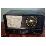 Vintage Wards Airline Tabletop Radio, Model 25 WG-15703