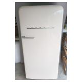 Vintage Leonard Refrigerator Model LVS-100-R, With Frozen Food Compartment And Crispers, 59" H x 28"