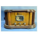 Emerson AM/FM Radio With Non-Enclosed CD Player In Top Model NR40, Powers On, 8" x 14.5" x 8"