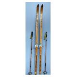 Vintage Jarvinen Hickory Base Pair Of Cross Country Skis, 73" Long With Metal Trak Bindings And Trak