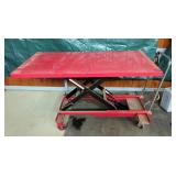 Dayton Manual Mobile Steel Scissor-Lift Table, 63" x 31.5" Platform, 1,000 Lb. Load Capacity
