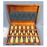 Mastergrip 12 Piece Carving Chisel Set, With Instructions, In Wood Case