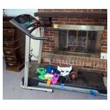 Weslo Cadence G-40 Treadmill, Powers On , 53" x 29" x 64", With 3lb Hand And Ankle Weights, Resistan