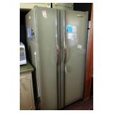 Whirlpool Ice Magic Refrigerator, Automatic Ice Maker, No Frost Freezer, Model EXD19VMAR1, Works!
