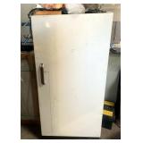 Montgomery Ward Refrigerator Model FFT-4935-000M, 65" x 32" x 27", Powers On