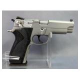 Smith & Wesson 4006 .40 S&W Pistol SN# VBA6242, 2 Total Mags, And Nylon Holster  Smith & Wesson 4006 .40 S&W Pistol SN# VBA6242, 2 Total Mags, And Nylon Holster